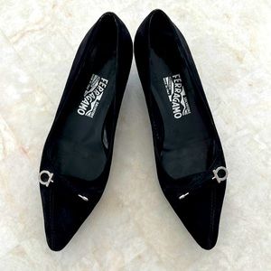 Beautiful classic Ferragamo suede kitten heel